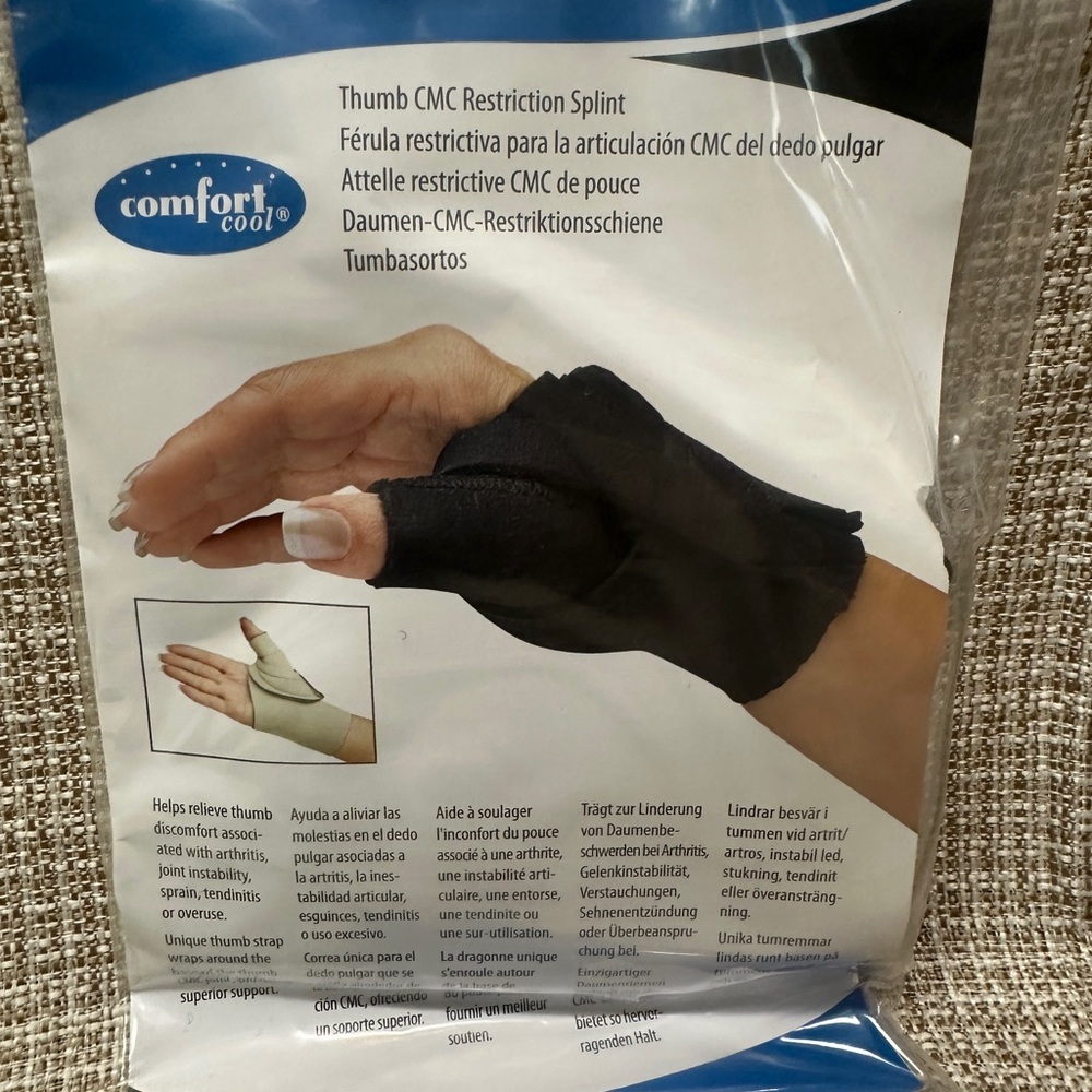 Black Right Large Thumb CMC Restriction Splint for men or women